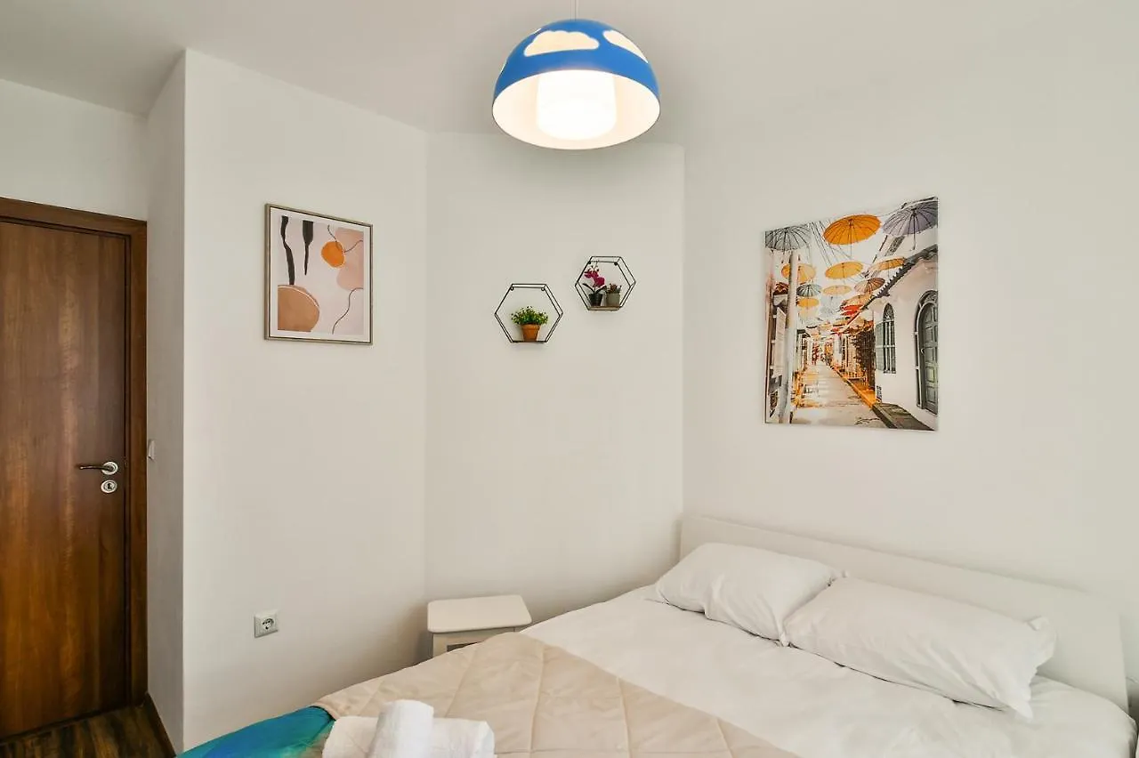 Varna Beach Flat 1 0*,